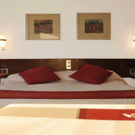 America Hotel 3*