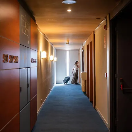 America Hotel 3*